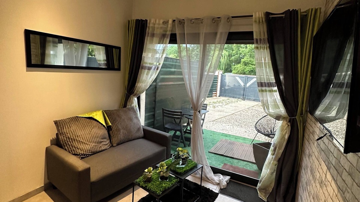 La Ferte-Gaucher House | Location Maison T3 Avec Stationnement Privé et Jardin