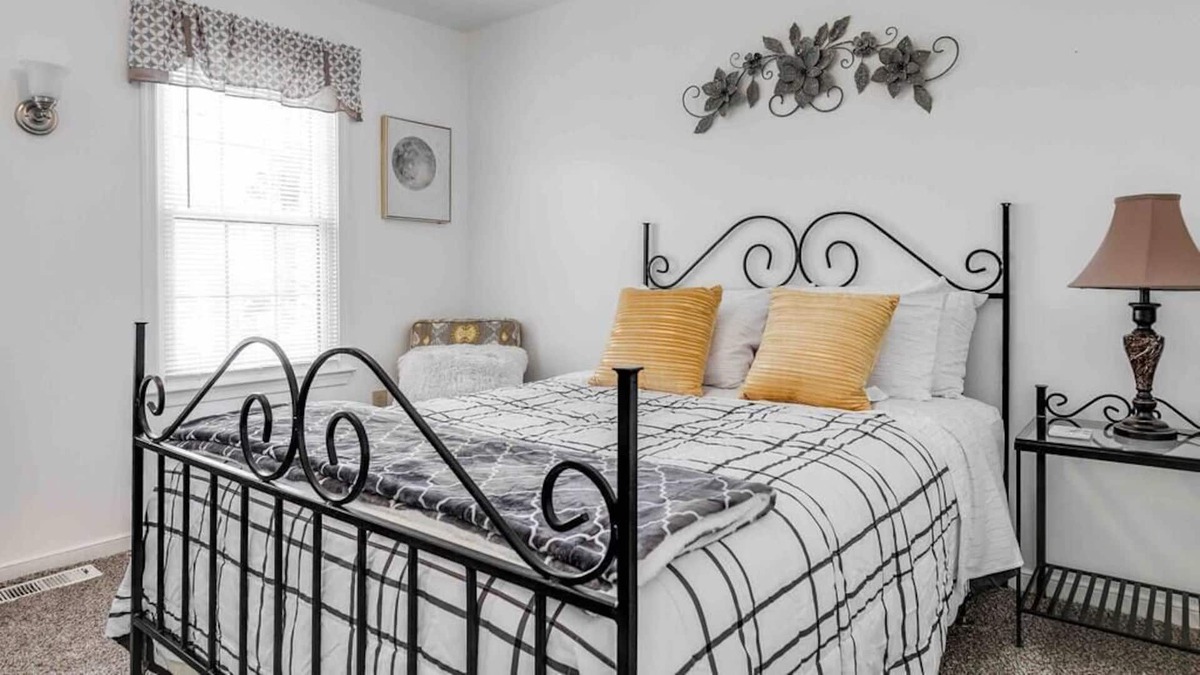 Tuckahoe House | LOCATION mins to shops &restaurants/fully fenced