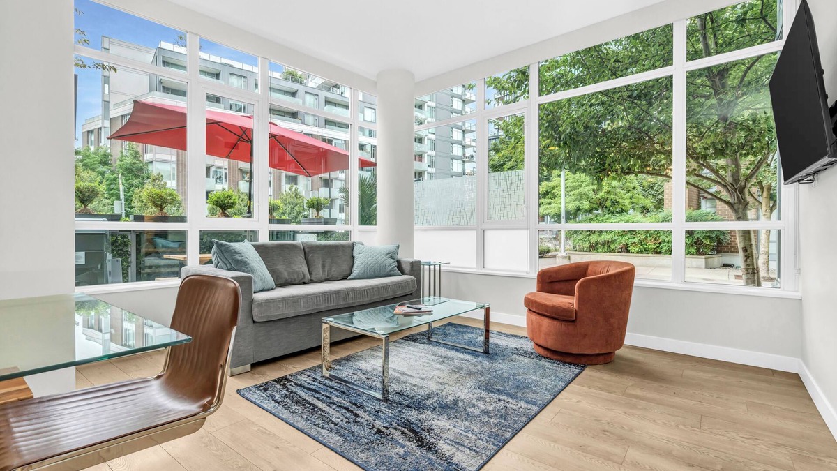 West Side House | Location! Modern Urban Oasis with Premium King Size Beds and a Home Office