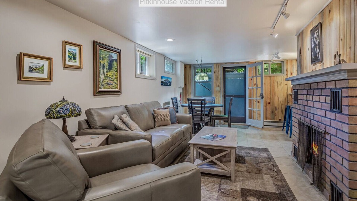 Glenwood Springs Apartment | Location says it all. Glenwood Springs Colorado beautiful one bedroom apartment