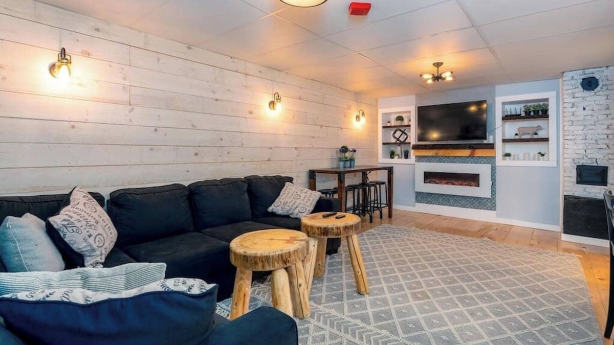 Stowe Village Historic District Apartment | Location! This Stunning 2 Bedroom on Main Street.