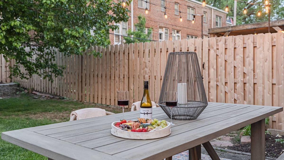 Dundee-Happy Hollow Historic District House | ☕️LOCATION- Walk to ☕️ and dinner in historic Dundee! Very close to UNMC🏥!