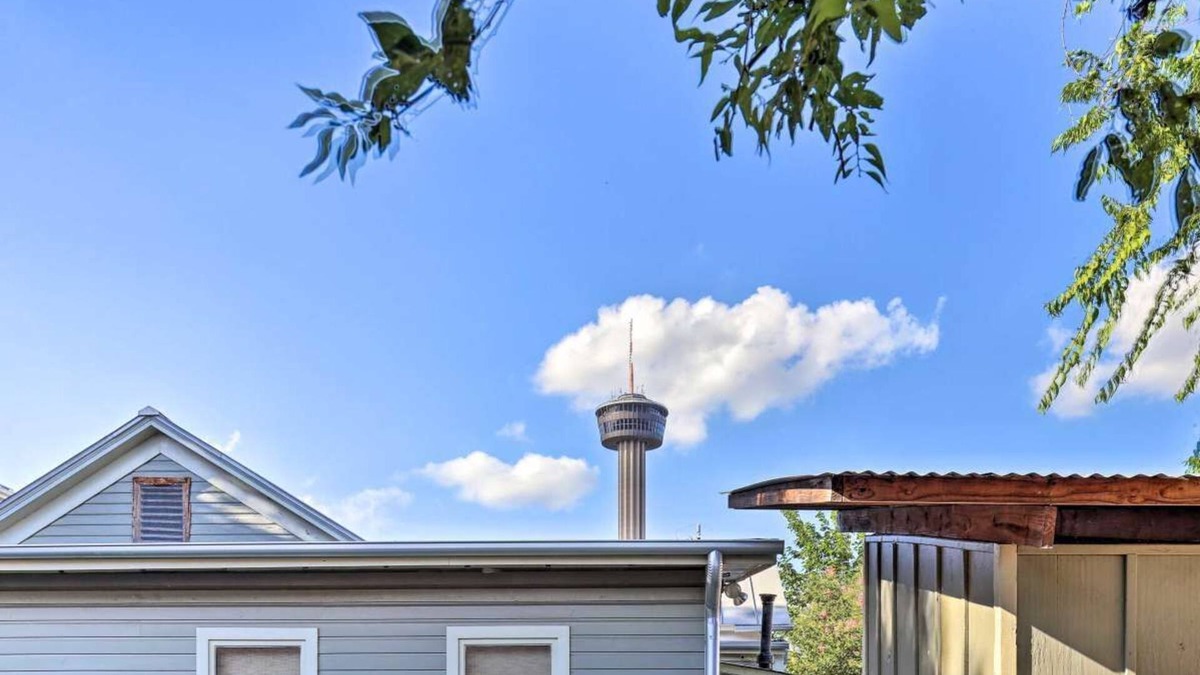 Southtown House | LOCATION!Walk to Convention Center,Riverwalk,&Alamodome,Sleeps 4