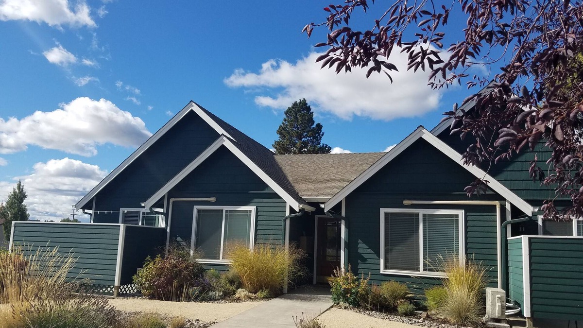 Old Bend Apartment | LOCATION! WALK TO DOWNTOWN AND OLD MILL - ONE BEDROOM ONE BLOCK FROM THE RIVER