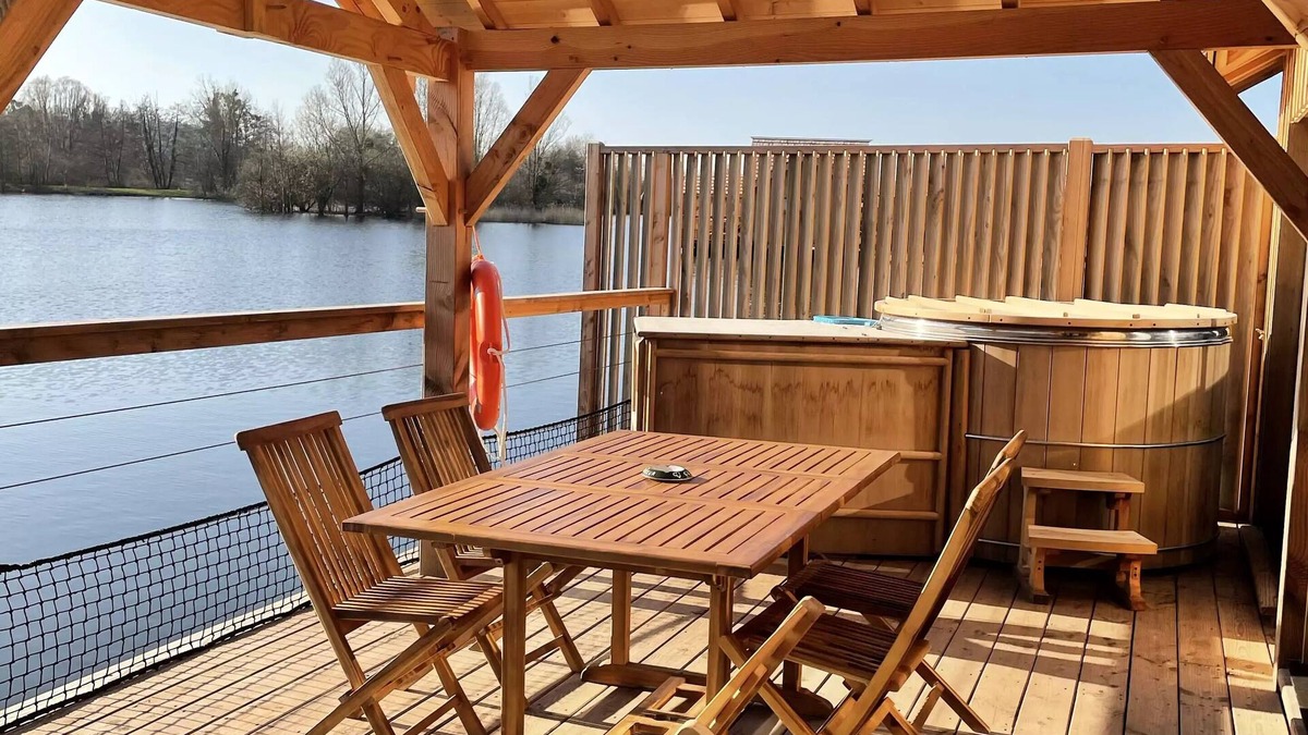 Beauchamps House | LocationGod, Field of Campaign - Cabin on the water with Nordic bath 2 rooms 4 people