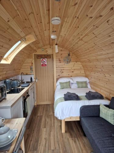 Pollachar House | Loch an Eilean Pod Isle of South Uist