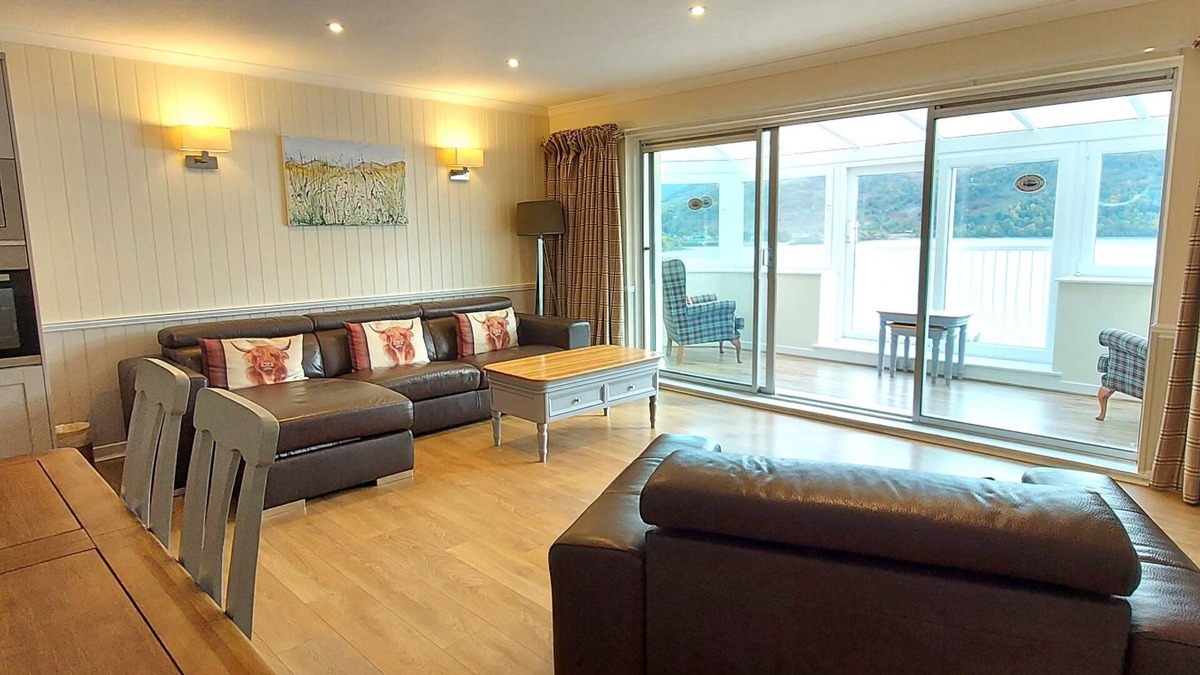 Kinloch Rannoch Apartment | Loch Rannoch Highland Club Pine Marten Lodge 08