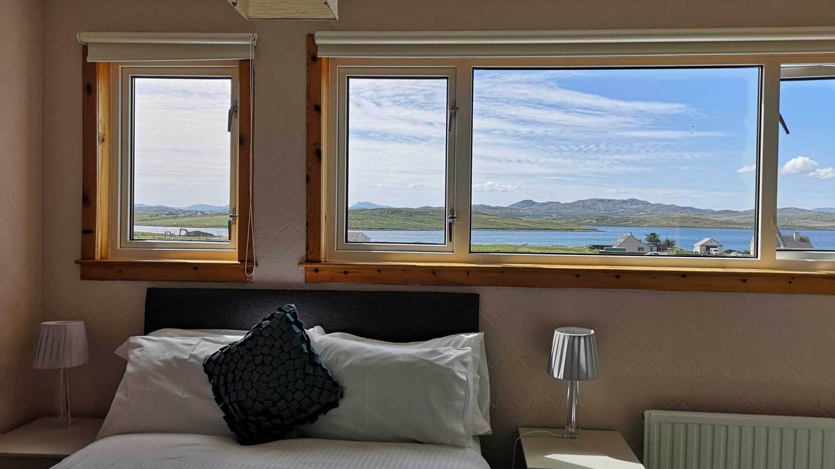 Isle of Lewis Bed & Breakfast | Loch Roag Guest House & Eshcol Guest House