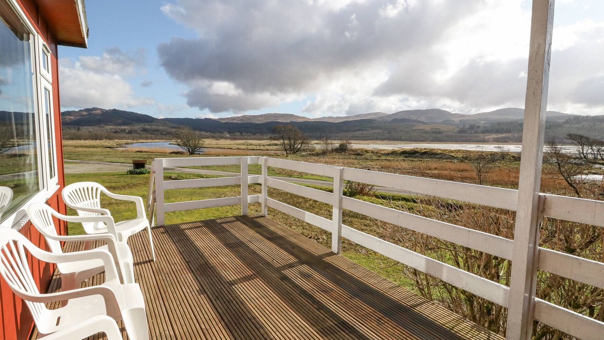 Lochgilphead Cottage | LOCHEAD CHALET, pet friendly, with a garden in Lochgilphead