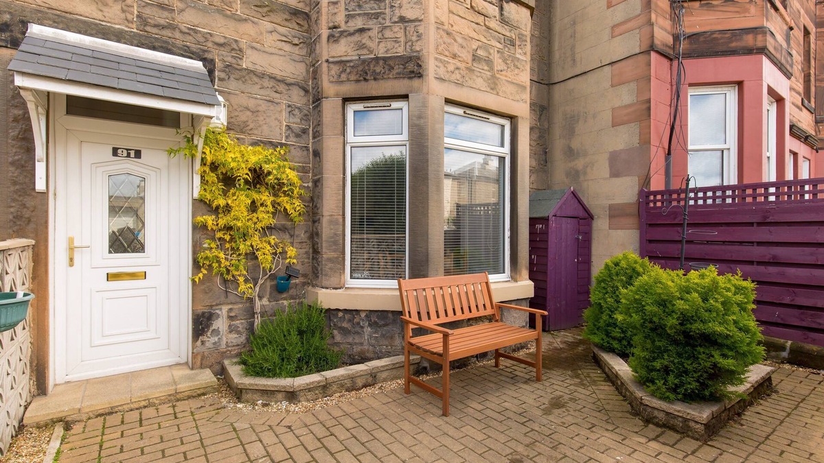 Leith Apartment | Lochend Road [414] is a Stylish, homely and spacious ground floor apartment.
