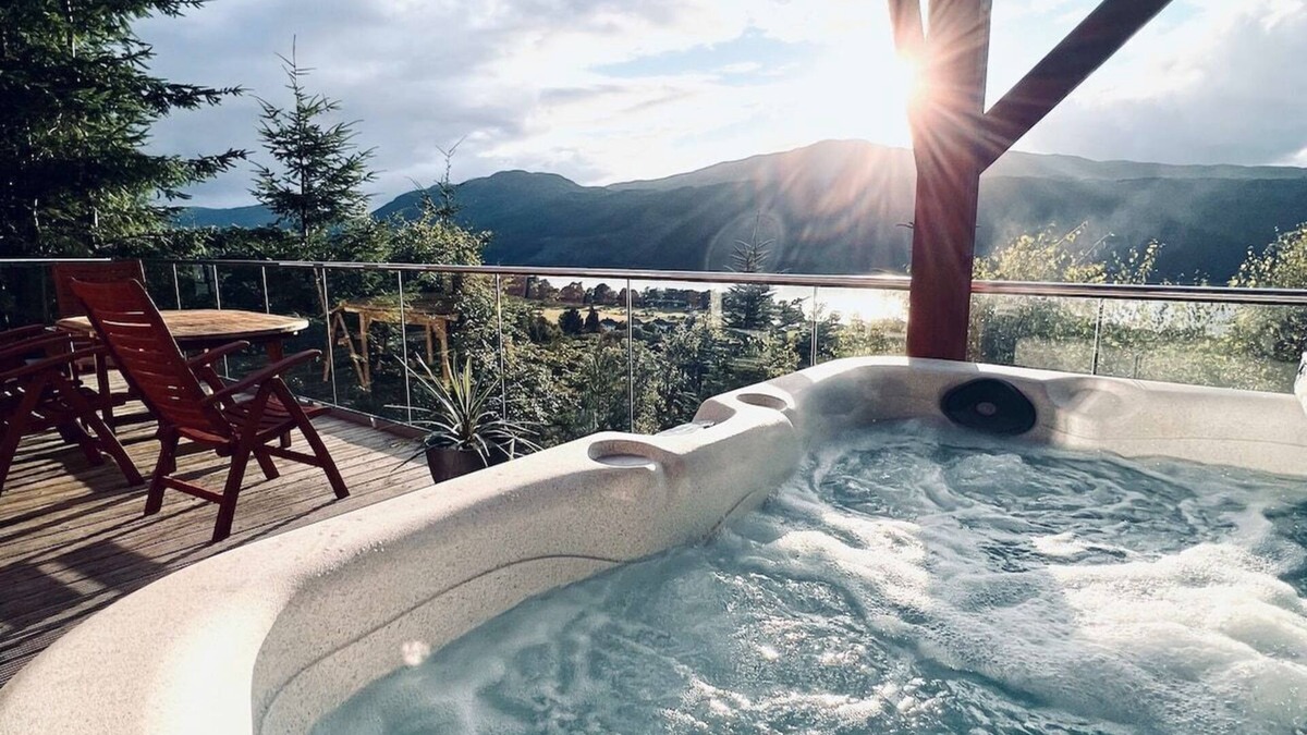 Foyers Cabin | Lochnagar: luxury Loch Ness lodge, hot tub & sauna