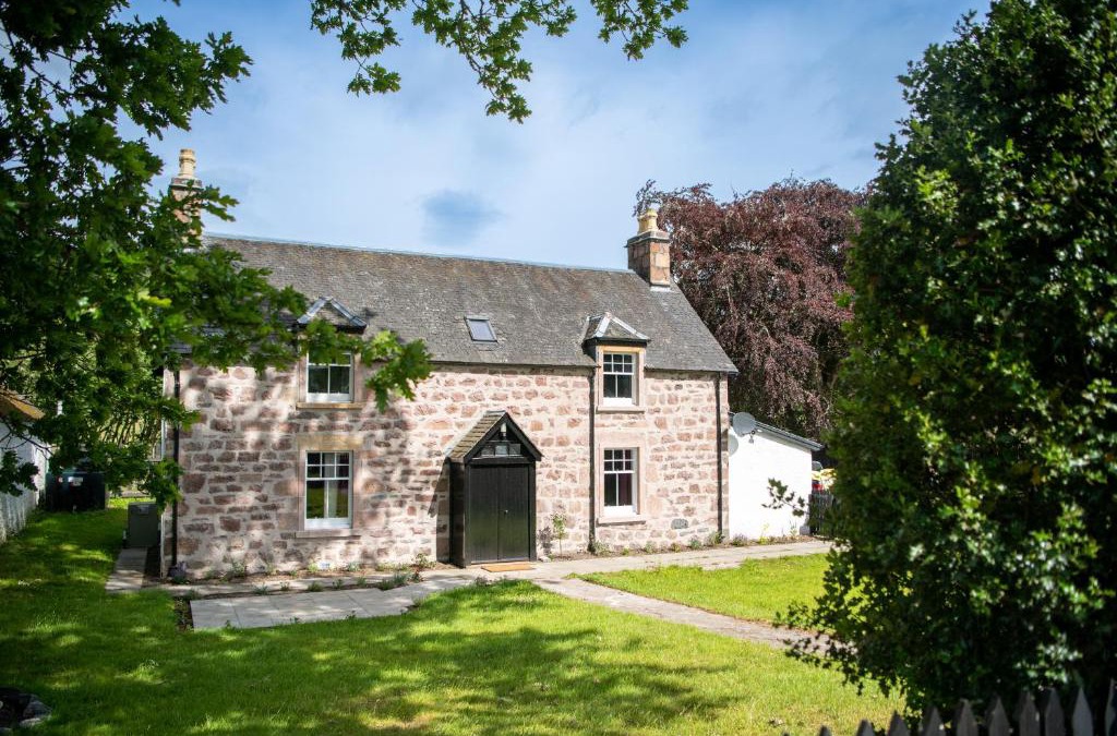 Scaniport House | Lock Keepers Cottage, Loch Ness Cottage Collection