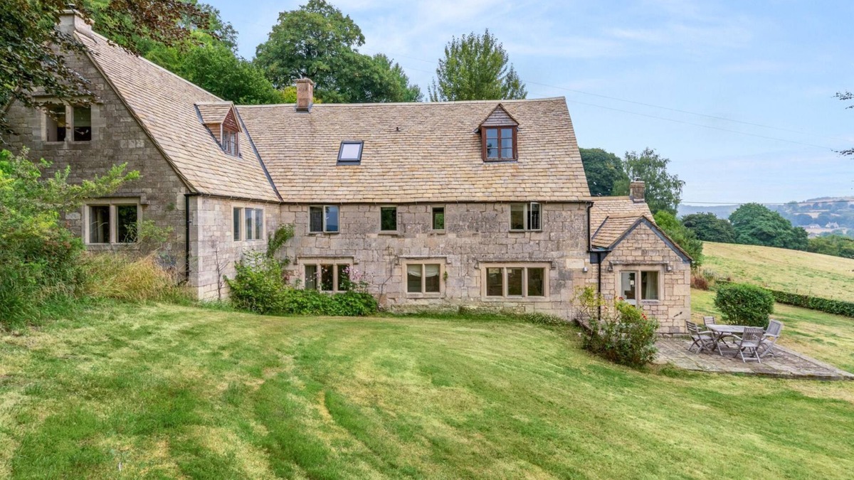 Brimpsfield Cottage | Locks Cottage, Painswick - sleeps 10 guests in 5 bedrooms