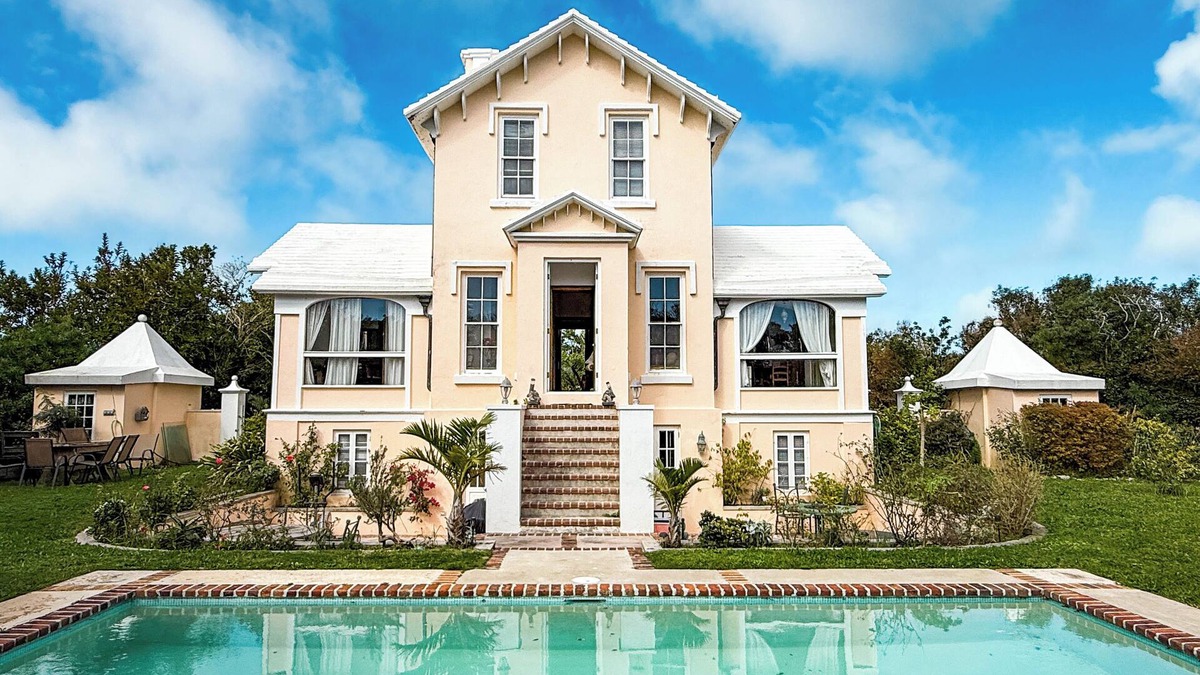 Devonshire Hotel | Locust Hall - Historic Farmhouse in Private Garden Setting