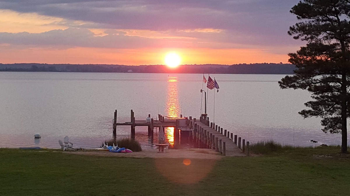 Sharps Cabin | Locust Lodge is the perfect river place for your family and friends to gather.