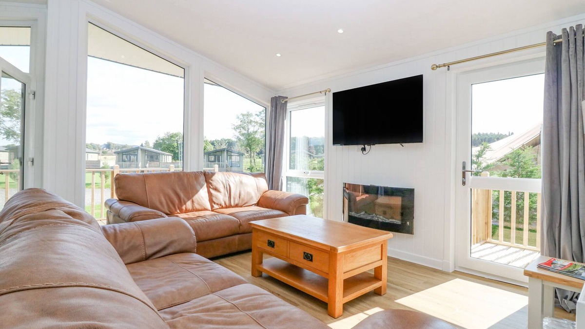 Perth Cottage | LODGE 14 - THE TAY (FAMILY), family friendly, with hot tub in Errol