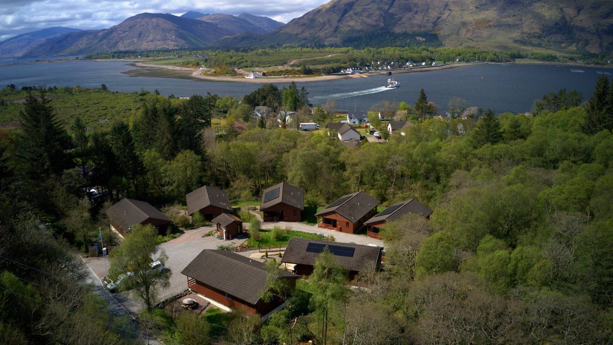 West Laroch Ski Chalet | Lodge 2 - sleeps 6 guests in 3 bedrooms