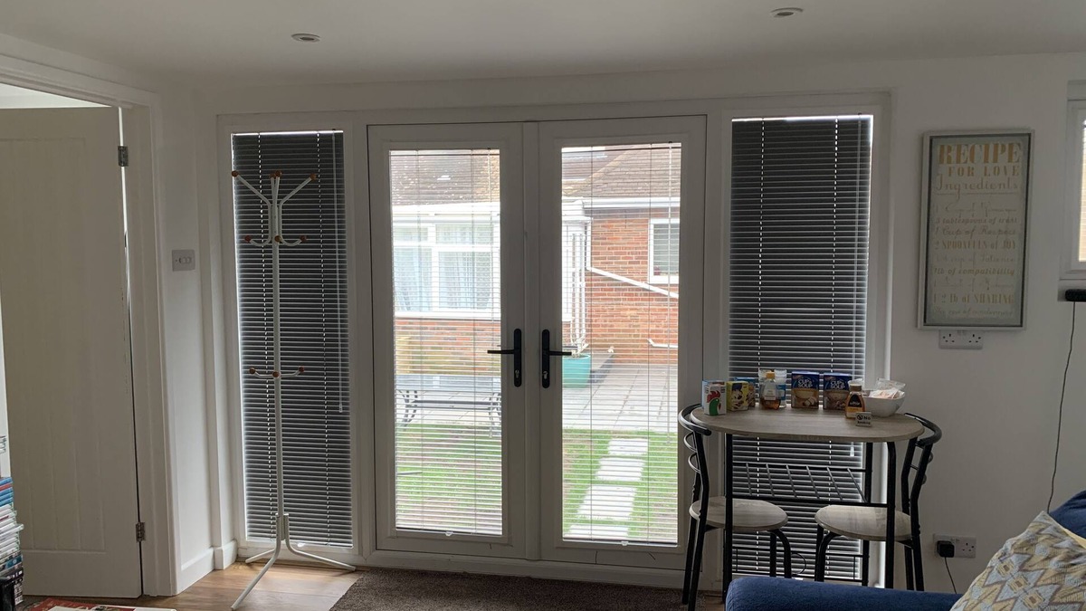 Hove Cottage | Lodge , air con , Free Parking , Mini bar