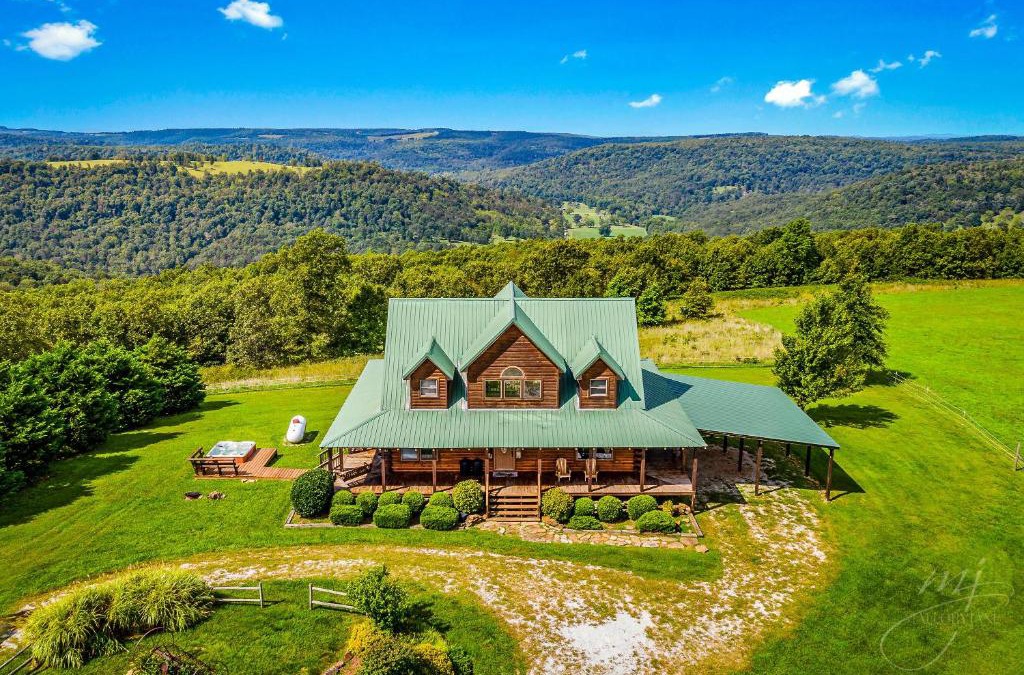 Compton House | Lodge at OZK Ranch- Incredible mountaintop cabin with hot tub and views
