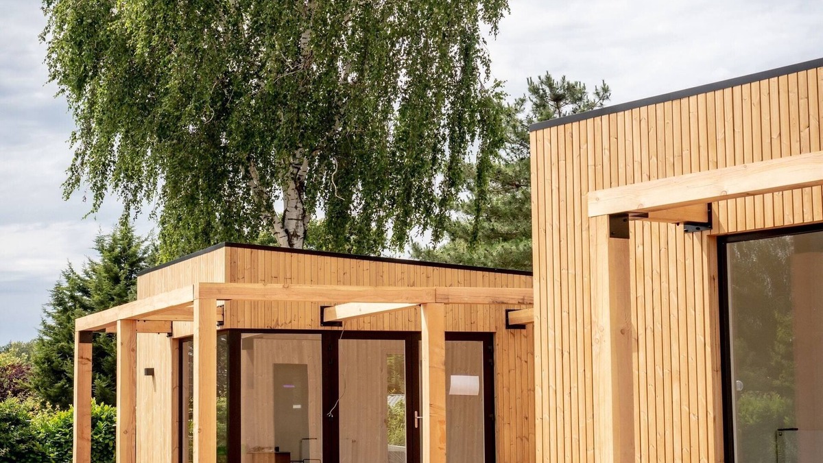Leuken House | Lodge by Rhine with Stunning Water Views