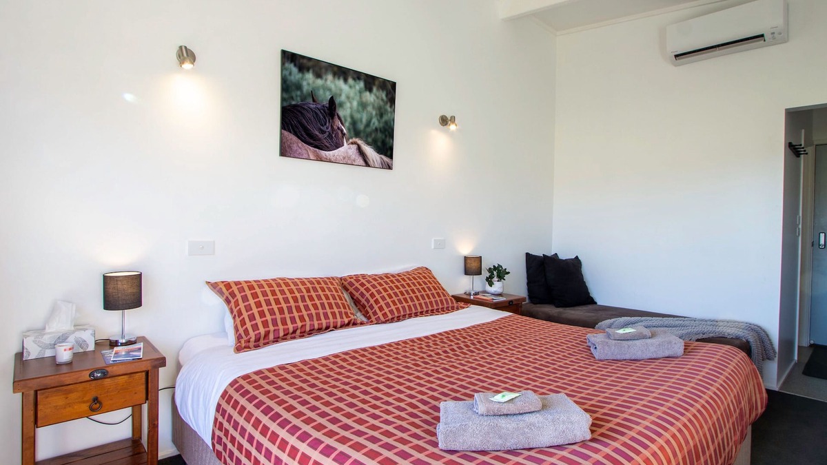 Merrijig Apartment | Lodge by the River - Studio 1