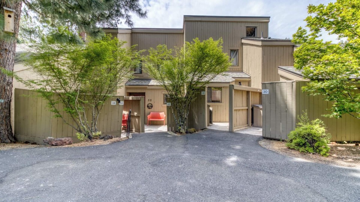 Black Butte Ranch Condo | Lodge Condo 32, 33 & 34 - Close to Black Butte Lodge