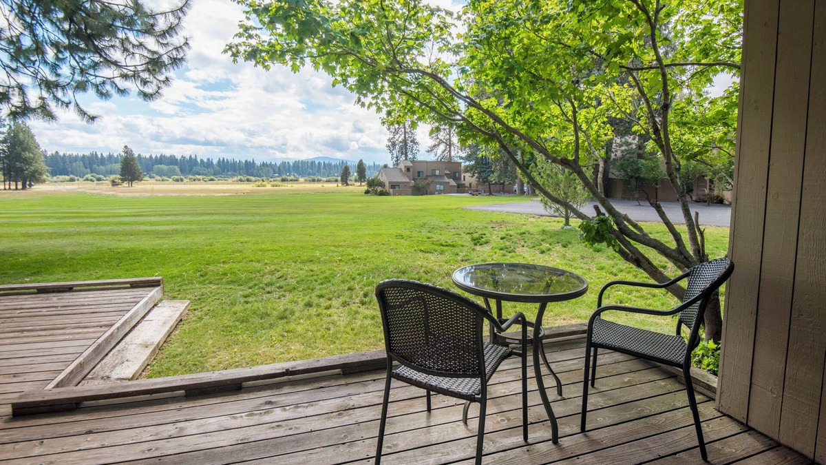 Black Butte Ranch Condo | Lodge Condo Room with amazing views of the mountains and meadow