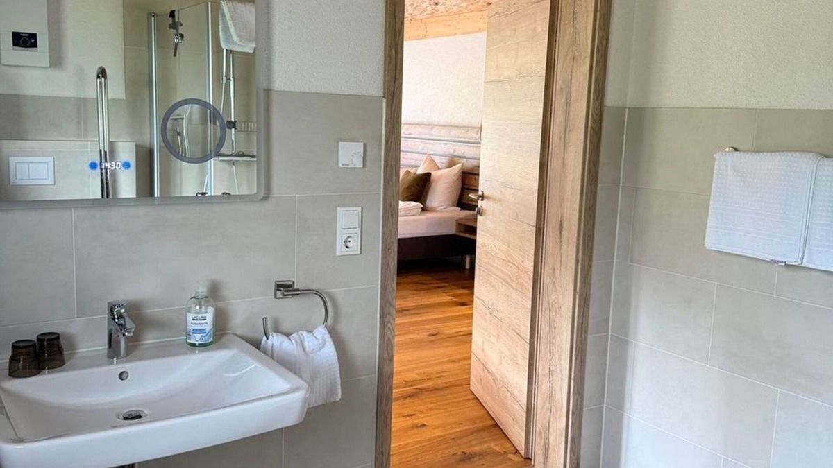Neuhutten Apartment | Lodge "Fuchs", living-bedroom - Waldzeit Café and Lodge