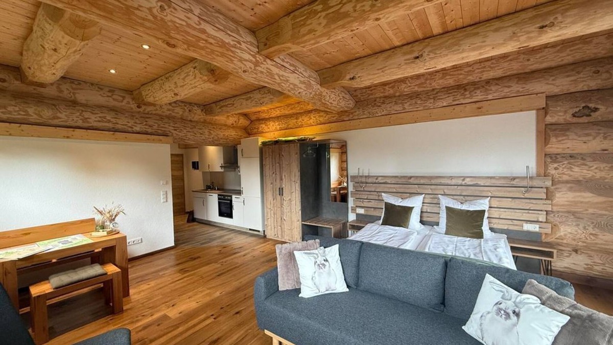 Neuhutten Apartment | Lodge "Hase", living-bedroom and a single room - Waldzeit Café and Lodge