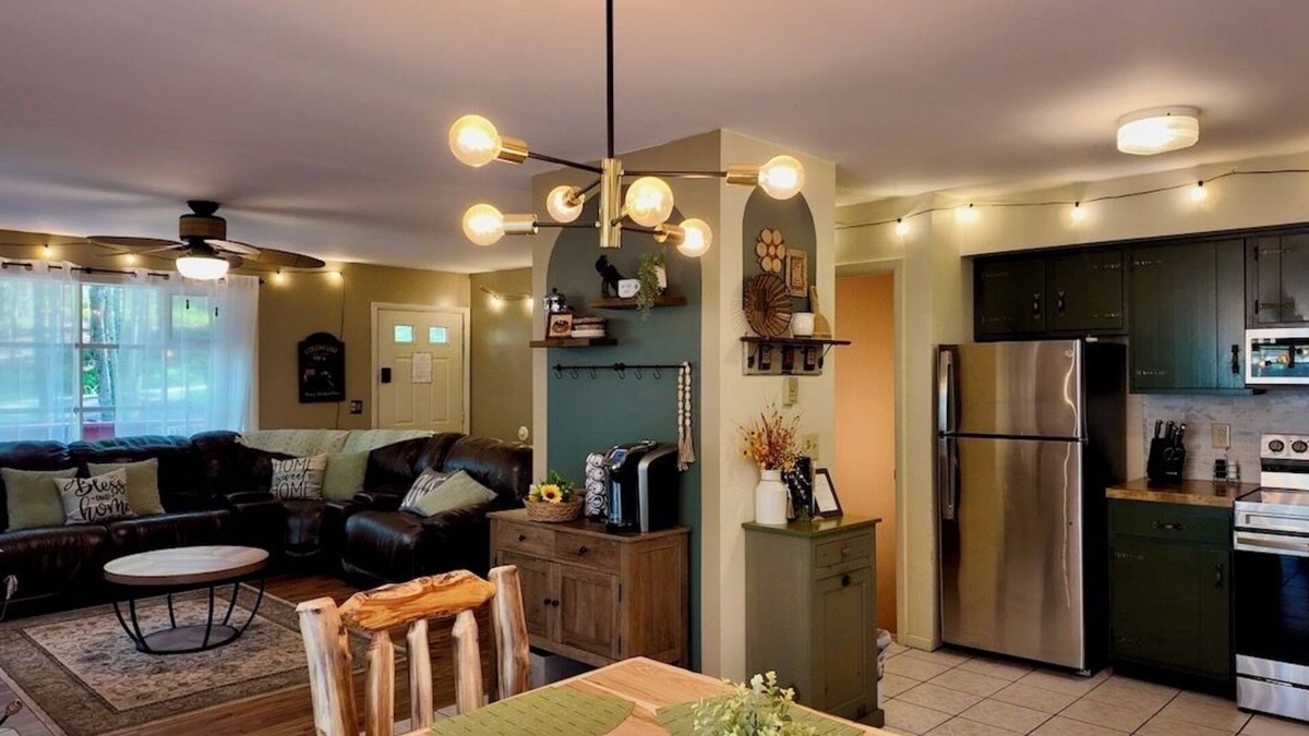 Gouldsboro Cabin | Lodge - Hot Tub - Pet Friendly
