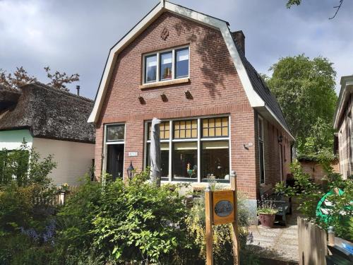 Zuideinde Apartment | Lodge in Giethoorn with breakfast