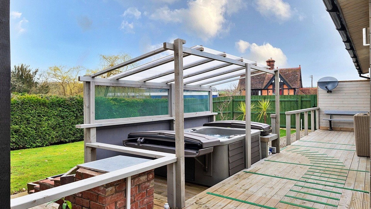 Craven Arms Cottage | Lodge in Shropshire with Private Hot Tub