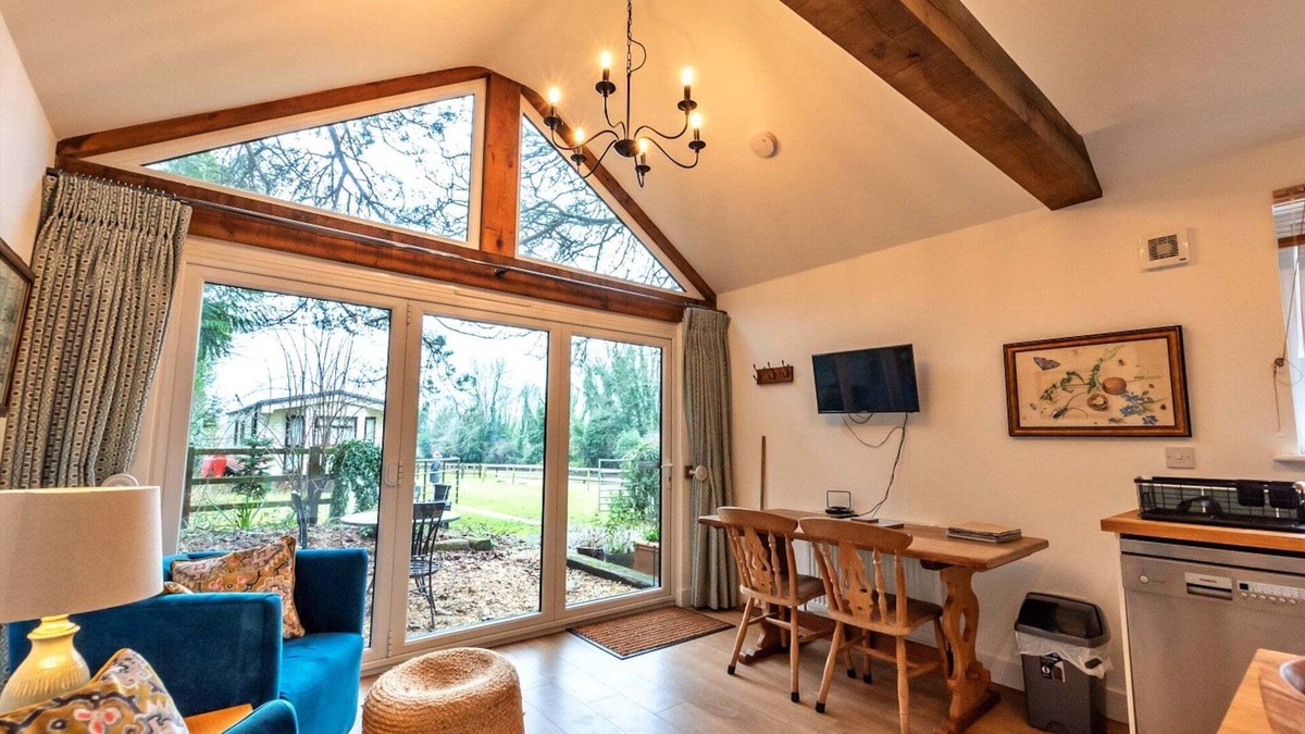 West Meon Apartment | Lodge in Soberton near South Downs Riding