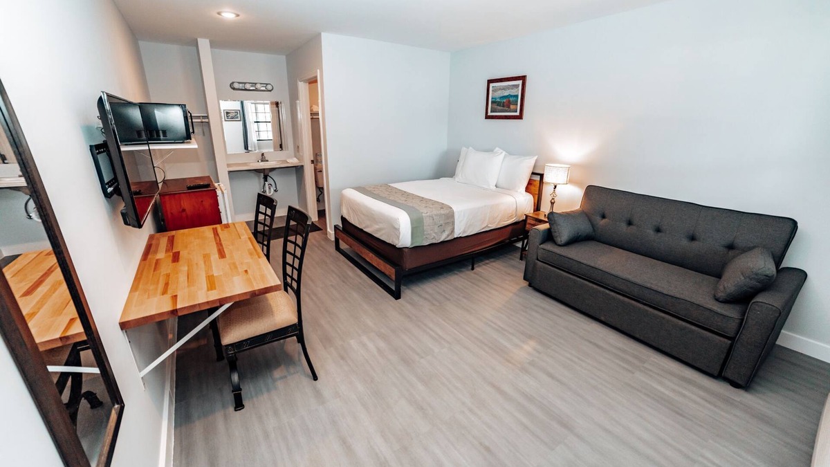 Spring City Hotel | Lodge Studio Suite Room