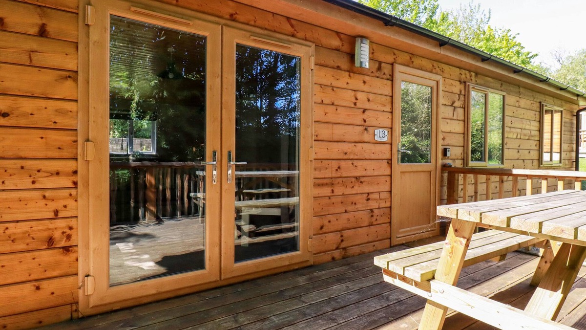 Grampound Cottage | LODGE THREE, family friendly, with a garden in Summercourt