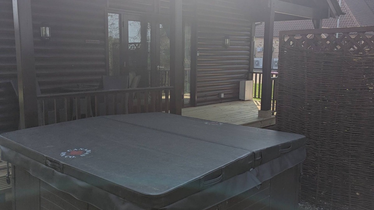 Little Stukeley Apartment | Lodge with a Lake View