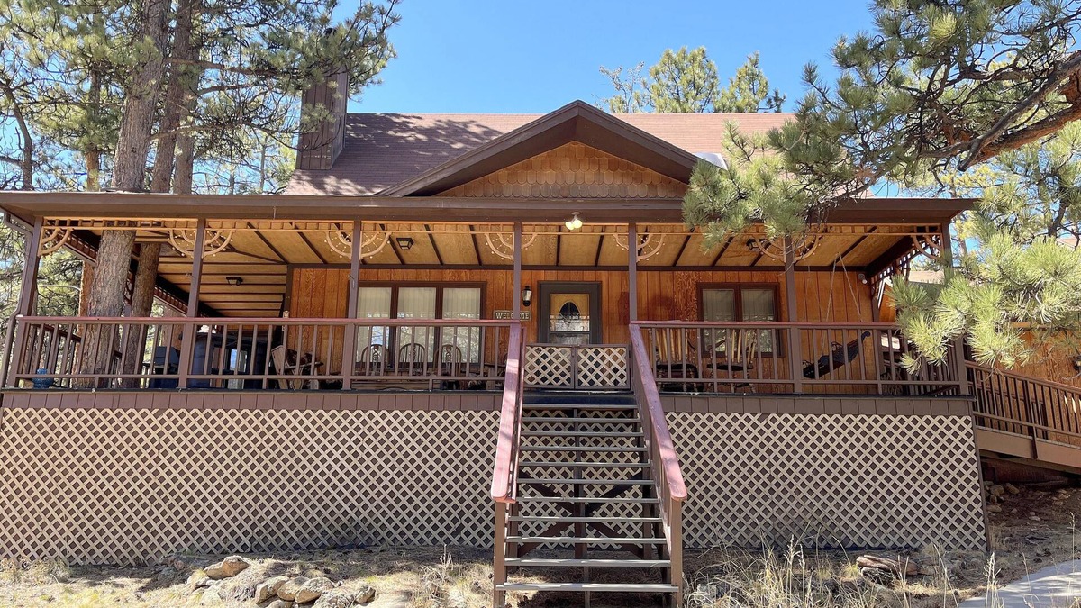 Carriage Hills House | Lodgepole - 2 bedroom monthly rental - Free WiFi