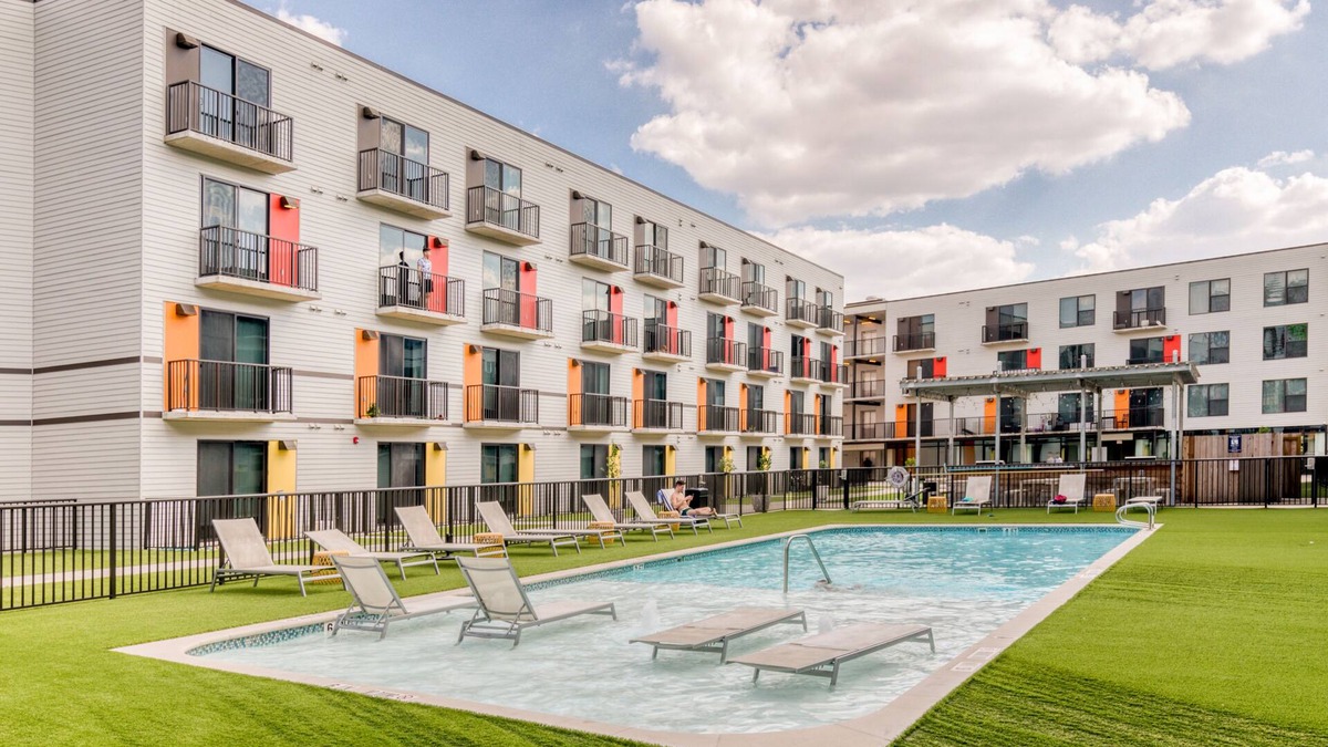 Midtown Apartment | Lodgeur at Mid Main Lofts