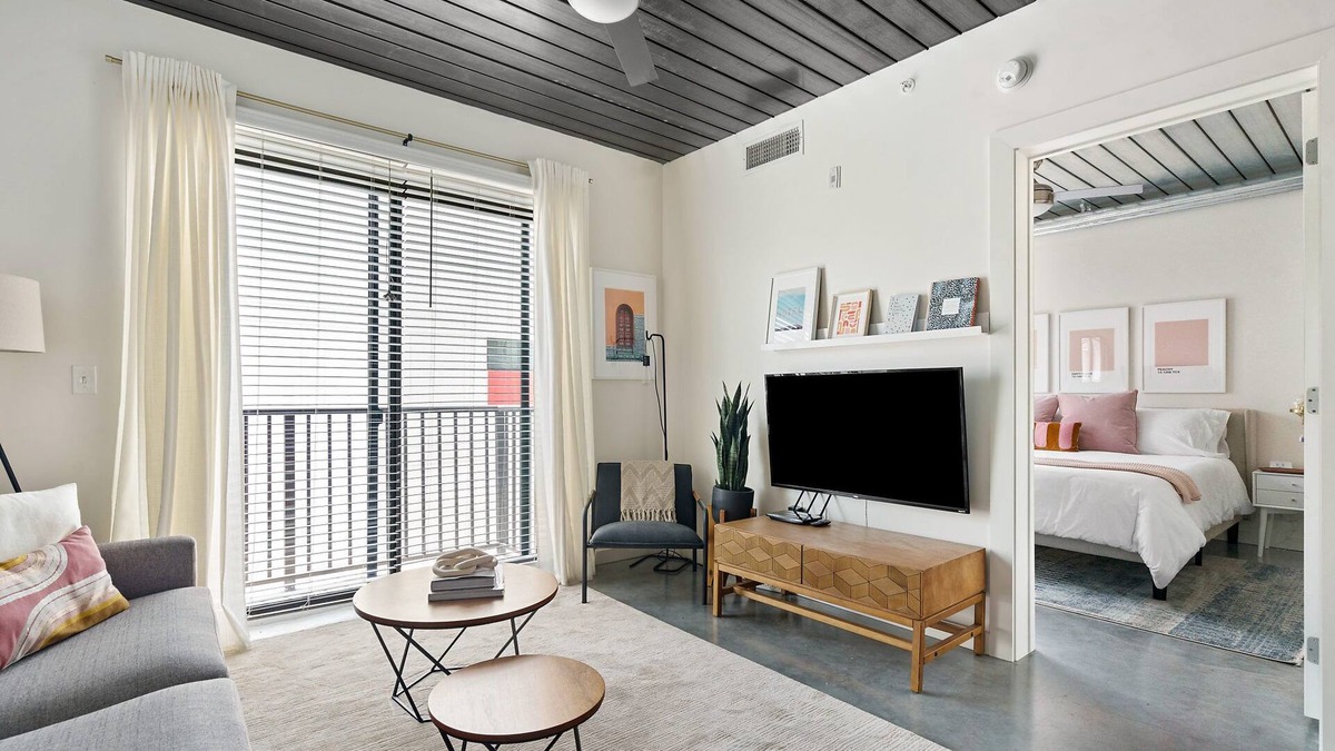 Midtown Apartment | Lodgeur | Cool designer 1BR loft | Midtown