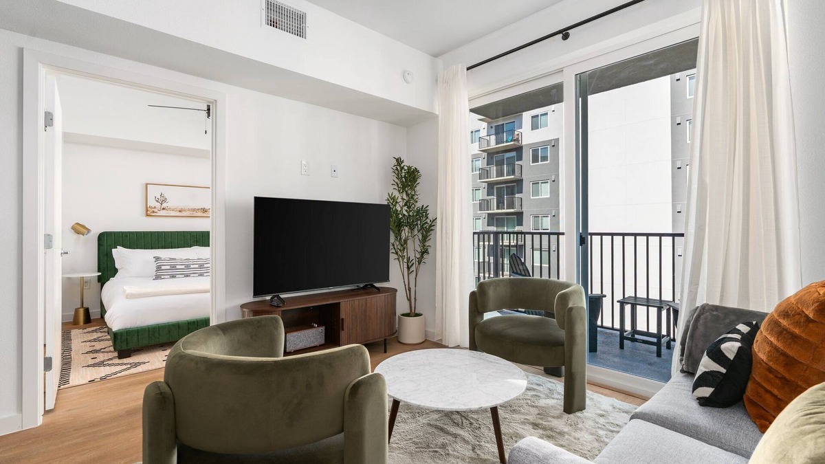 Addicks Apartment | Lodgeur | Fresh 2BR w/balcony | Energy Corridor