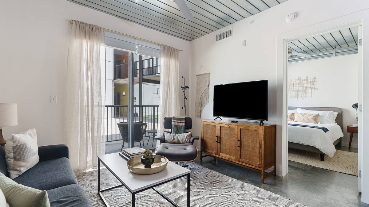 Midtown Apartment | Lodgeur | Gorgeous 1BR loft w/patio | Midtown