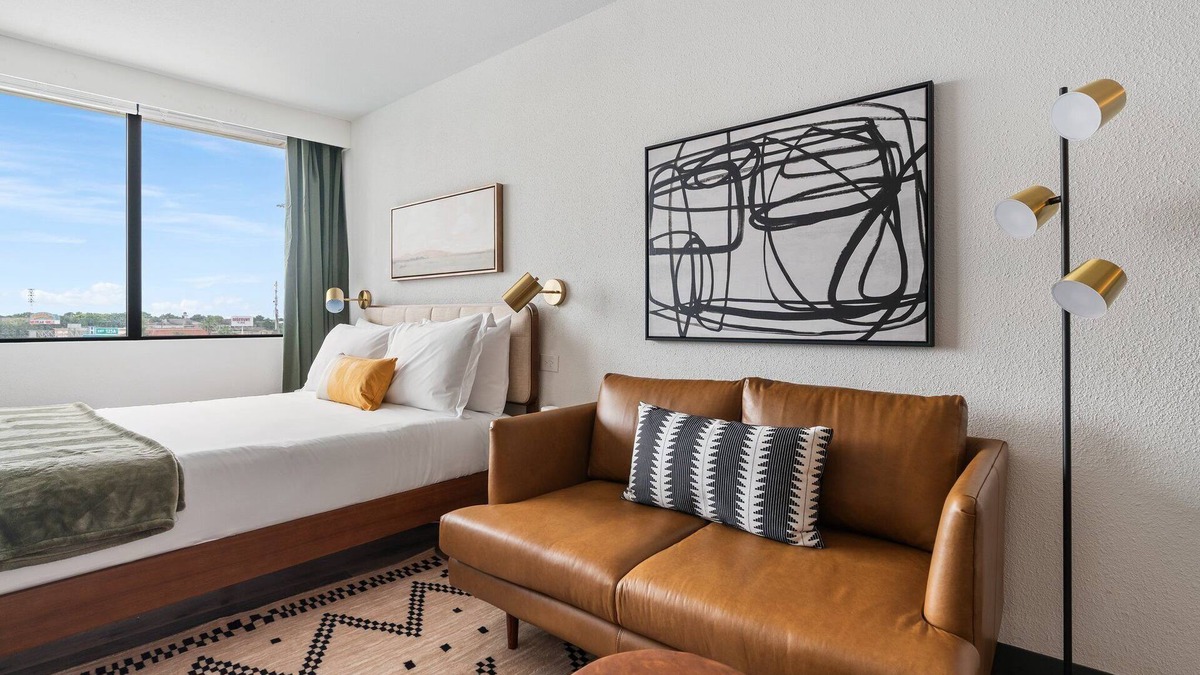 Greenway Plaza-Upper Kirby Apartment | Lodgeur | Peaceful studio stay | Upper Kirby
