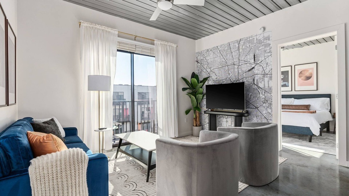 Midtown Apartment | Lodgeur | Plush & bright 2BR loft | Midtown
