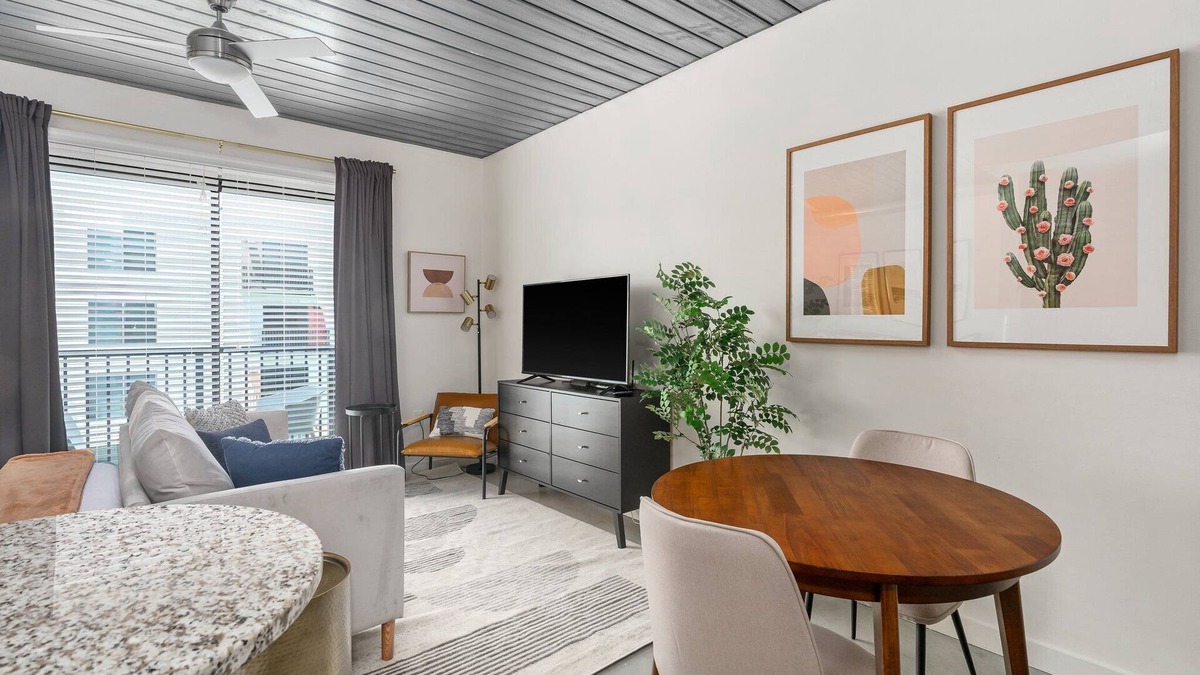 Midtown Apartment | Lodgeur | Relaxing & modern studio loft | Midtown