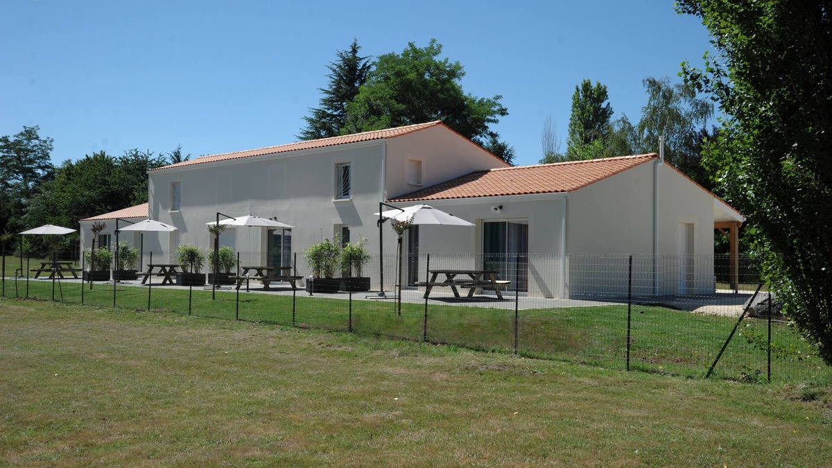 Saintes Cottage | Lodging 2 Gîte Madame CLIMATISE IN THE CALM OF THE GREAT VERSENNES