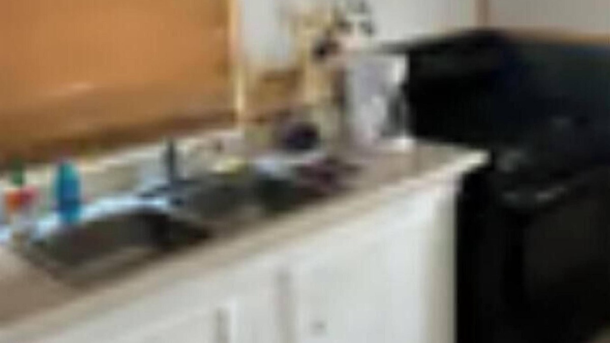 Tulelake RV Rental | Lodging 5, 2 twins, stove-top kitchen with necessities and hot water.