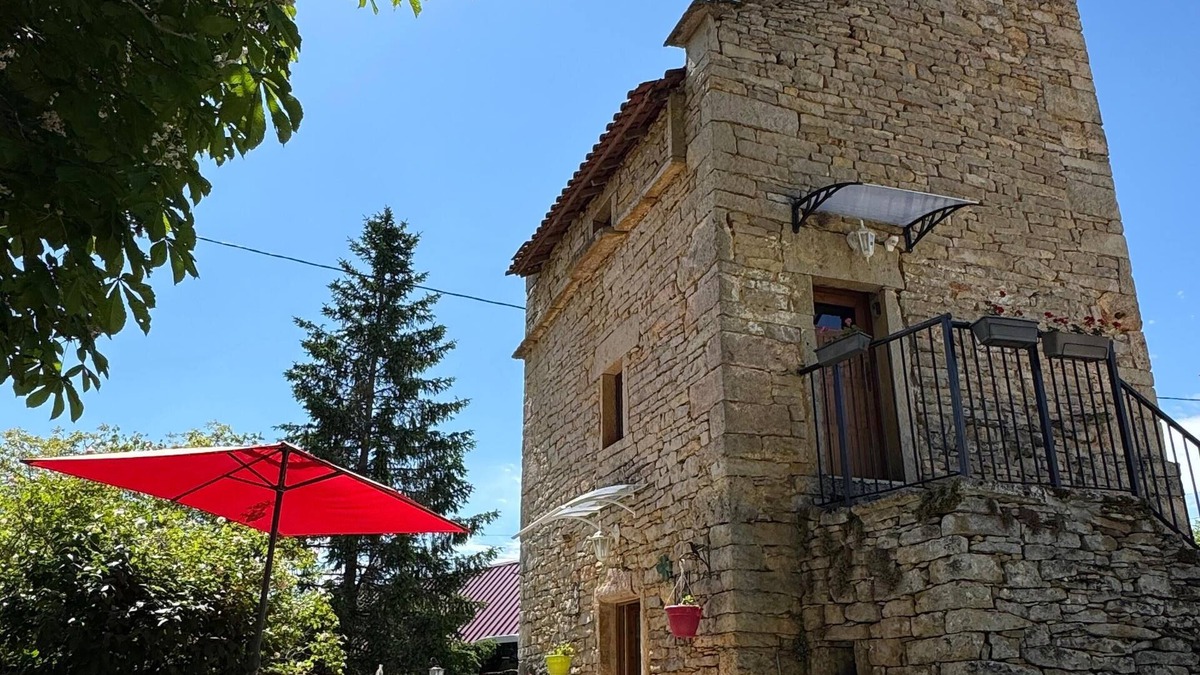 Promilhanes House | lodging in dovecote