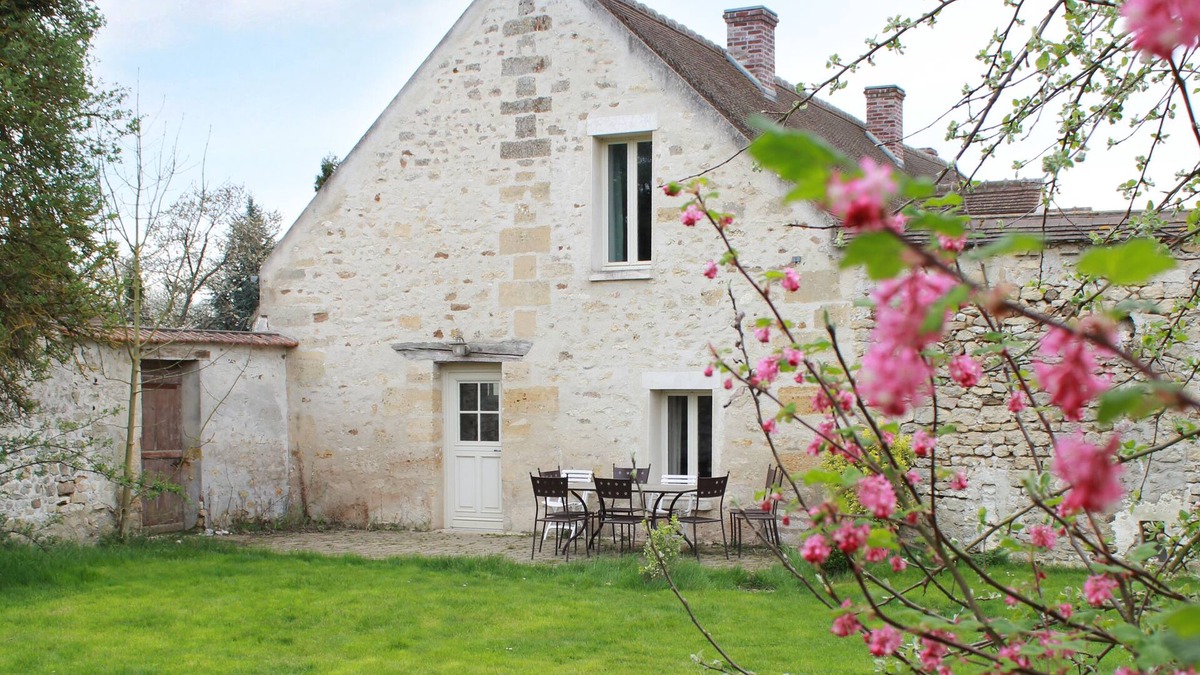 Avernes Cottage | Lodging restored in a contemporain way, in a vast typical farm of Vexin