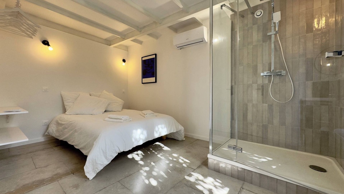 Estanove Apartment | LOFT/10min from downtown/Terrace/Parking