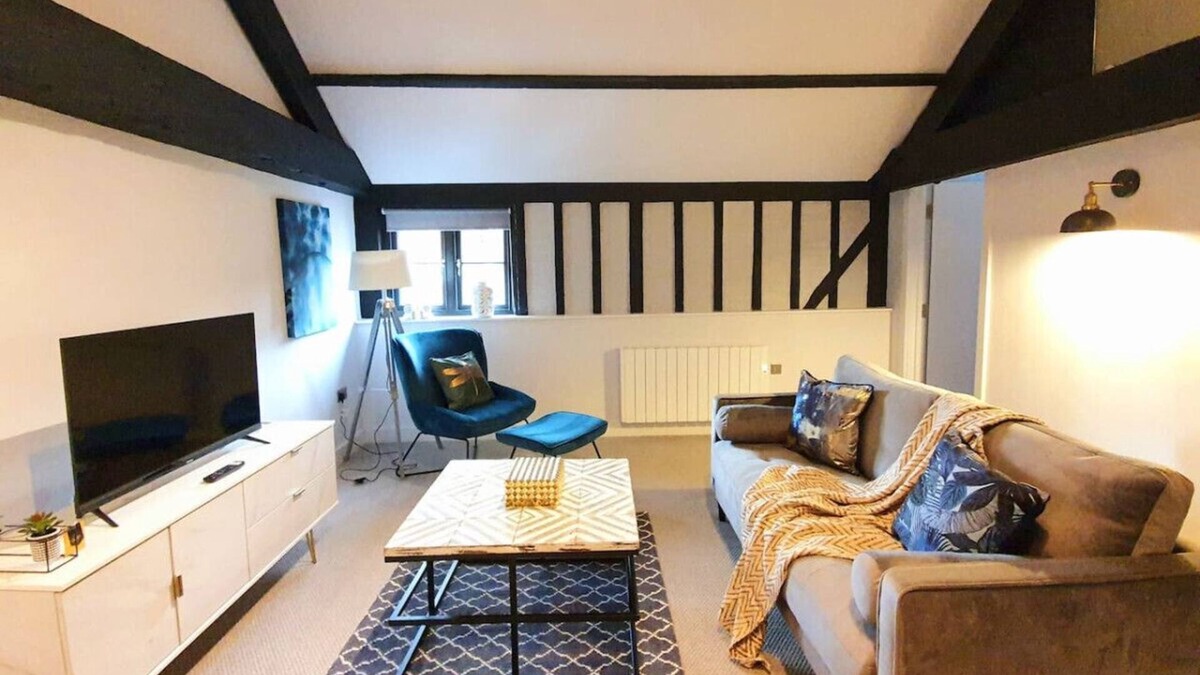 Bishop's Stortford Apartment | Loft 4 - stunning apartment near Stansted